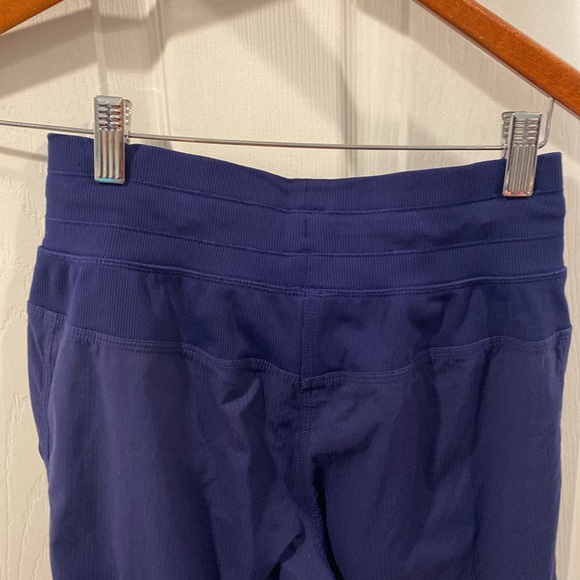 Lululemon Crop Joggers Dance Studio Pants Lightweight Capris • Size 2 • LIKE NEW - Picture 6 of 7
